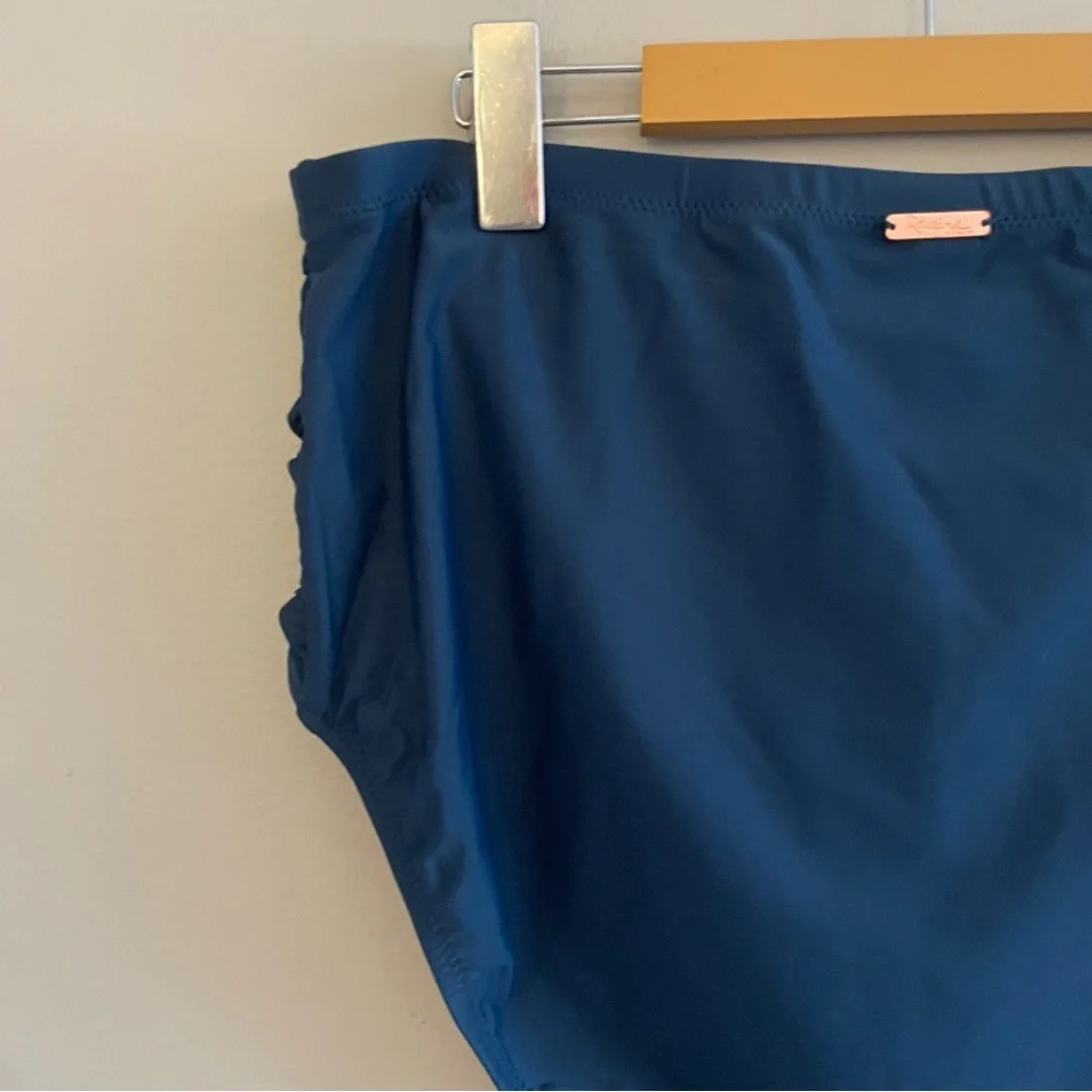 Raisins High-Waisted Ruched Bikini Bottom – Navy Plus Size 20 EUC - Picture 9 of 16